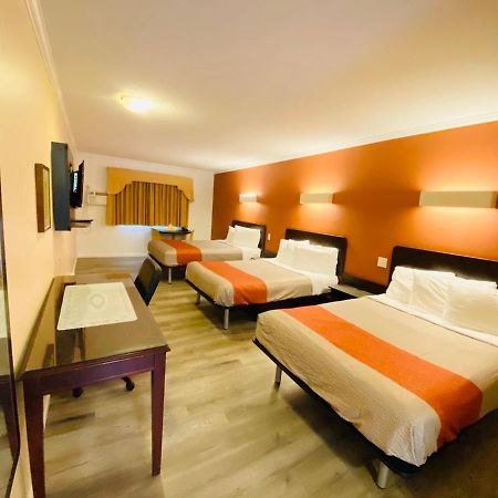 The Revelstoke Gateway Inn Ngoại thất bức ảnh