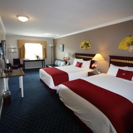 The Revelstoke Gateway Inn Ngoại thất bức ảnh