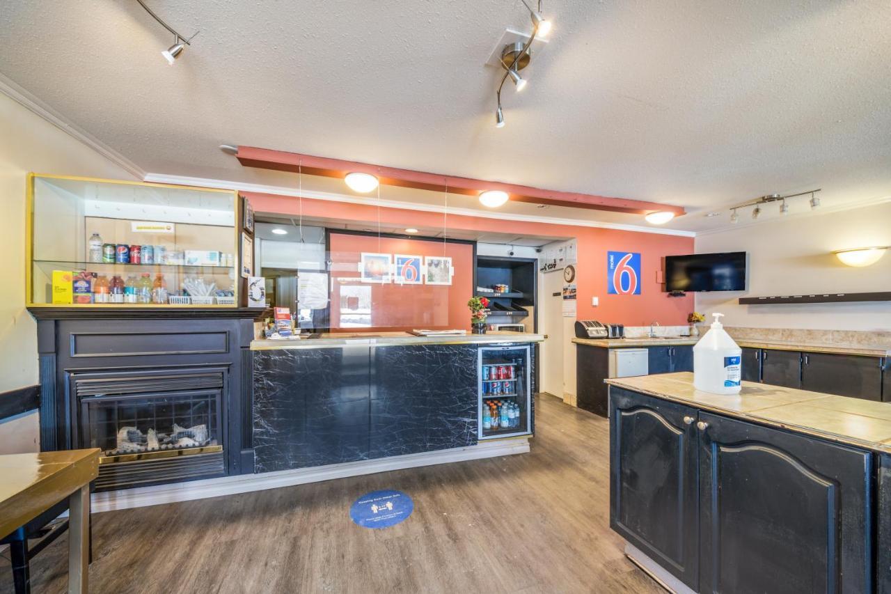 The Revelstoke Gateway Inn Ngoại thất bức ảnh