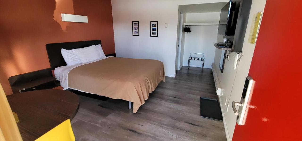 The Revelstoke Gateway Inn Ngoại thất bức ảnh