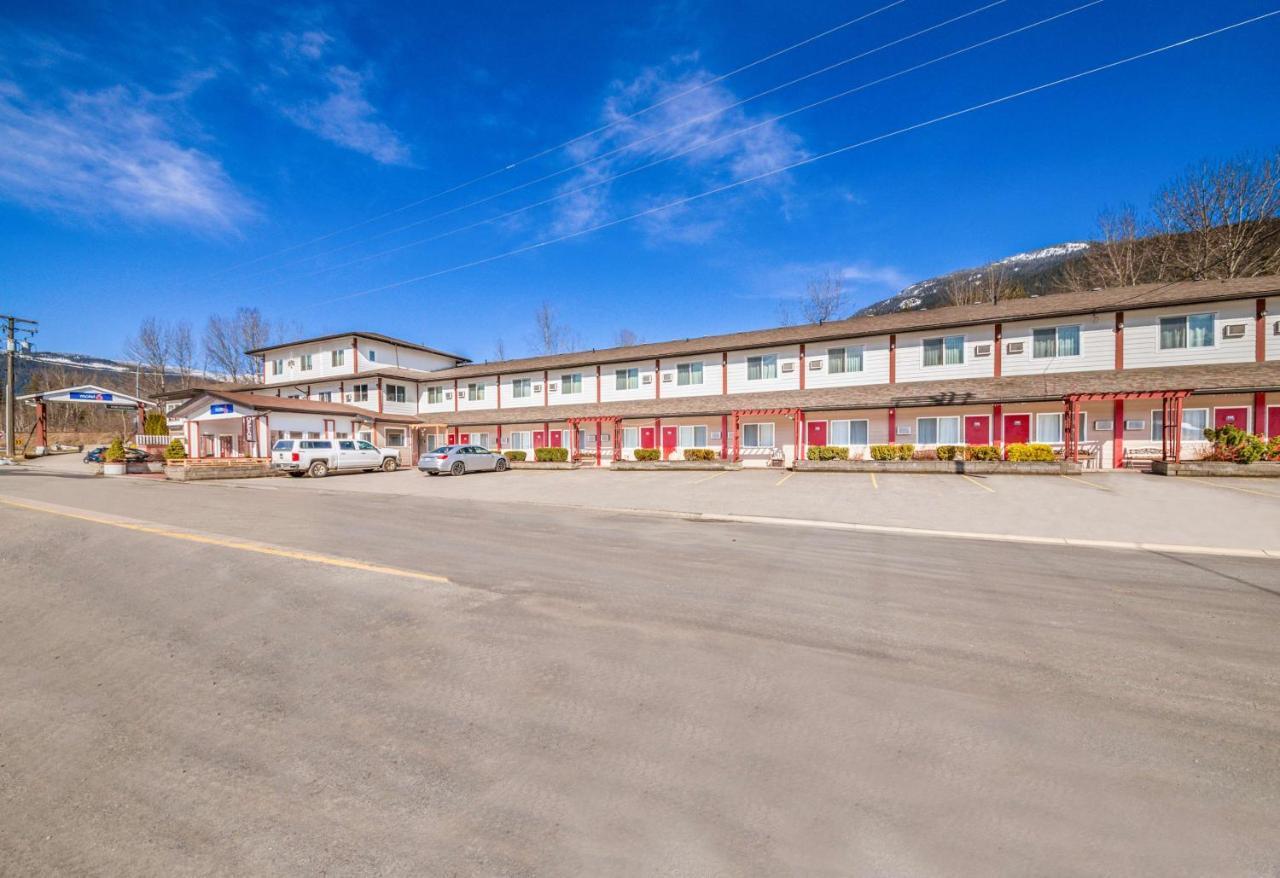 The Revelstoke Gateway Inn Ngoại thất bức ảnh