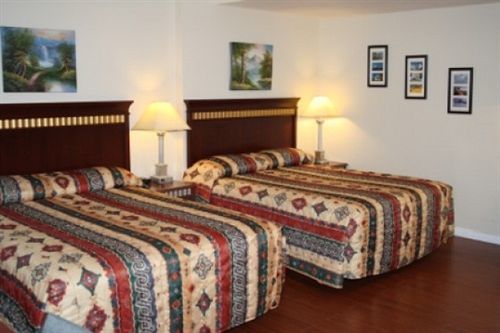 The Revelstoke Gateway Inn Ngoại thất bức ảnh