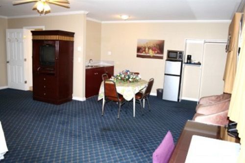 The Revelstoke Gateway Inn Ngoại thất bức ảnh